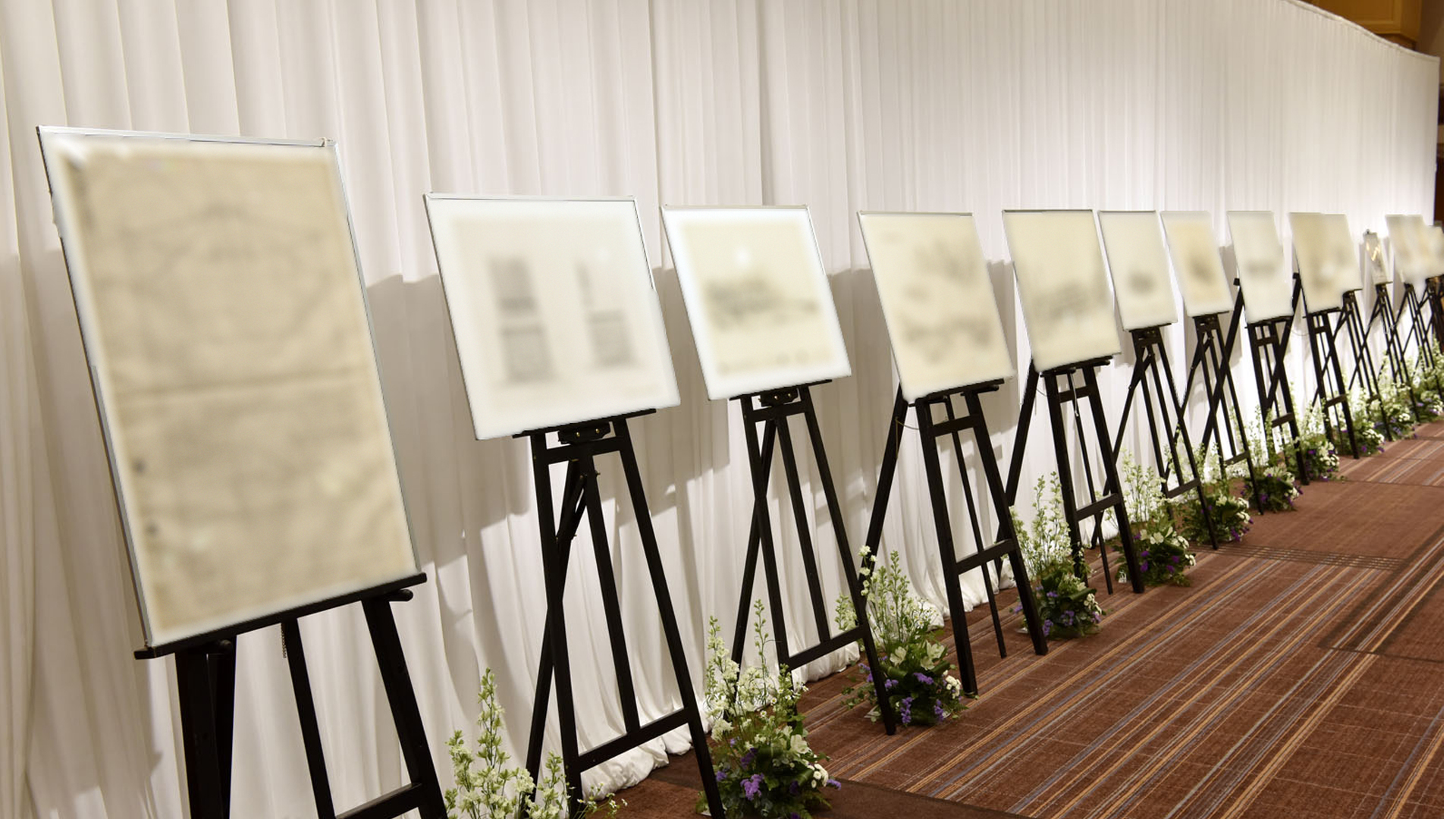 故人の歩みを伝える展示パネル